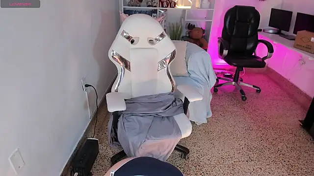 Dakota jhons1 online show from December 14, 5:13 am