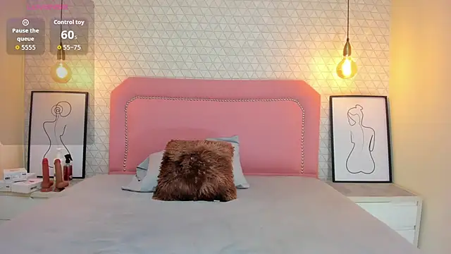 Snapshot of TAYLORMEYER1 chatting on October 28, 3:32 am TAYLORMEYER1 online show from October 28, 3:32 am