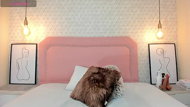 Snapshot of TAYLORMEYER1 chatting on November 7, 3:28 am TAYLORMEYER1 online show from November 7, 3:28 am