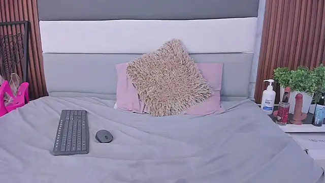 Snapshot of TAYLORMEYER1 chatting on November 29, 3:59 pm TAYLORMEYER1 online show from November 29, 3:59 pm