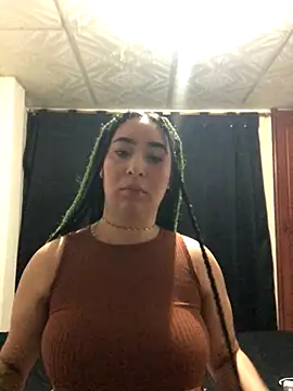 Snapshot of LilyRevy chatting on October 24, 9:33 pm LilyRevy online show from October 24, 9:33 pm