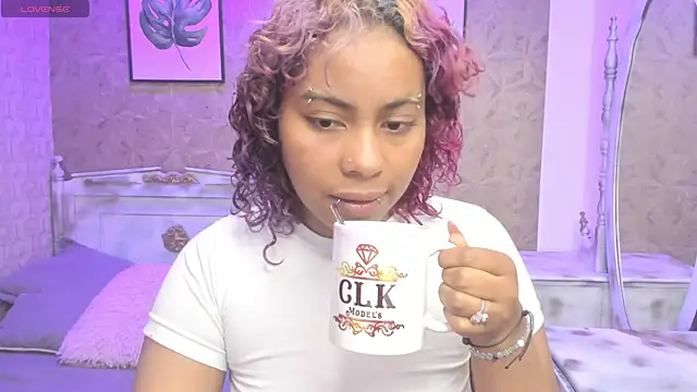 Snapshot of Sofia_clk chatting on June 18, 2:56 am Sofia clk online show from June 18, 2:56 am