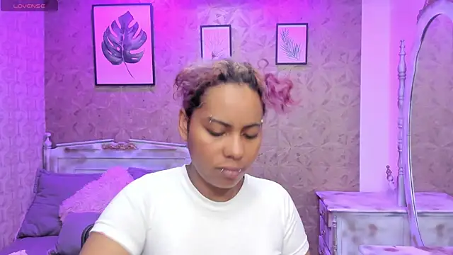 Snapshot of Sofia_clk chatting on June 25, 3:06 am Sofia clk online show from June 25, 3:06 am