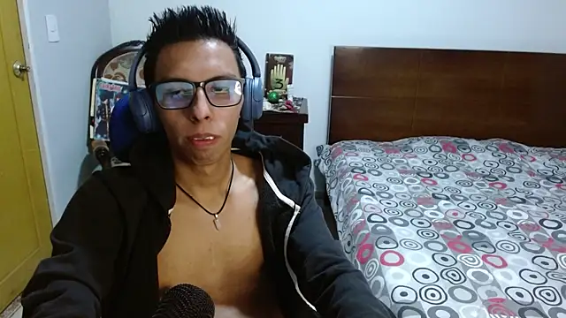 Snapshot of DavTwink3100 chatting on December 14, 2:06 am DavTwink3100 online show from December 14, 2:06 am