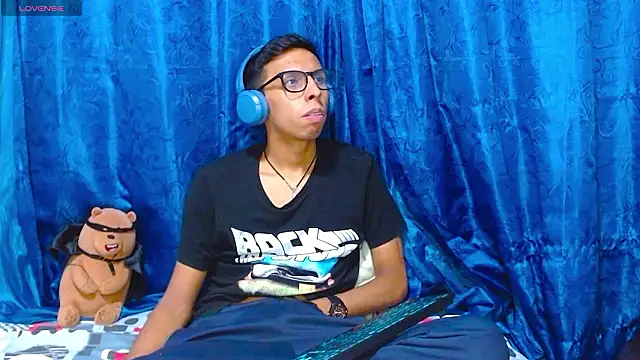 DavTwink3100 online show from March 3, 2:18 am