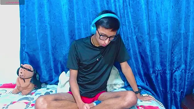 DavTwink3100 online show from March 12, 1:34 am