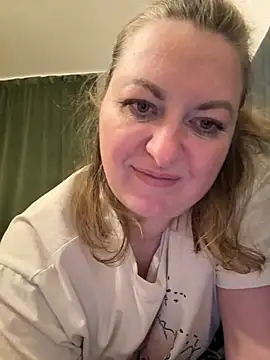 Snapshot of Amelia-Diamond chatting on November 22, 2:16 pm Amelia-Diamond online show from November 22, 2:16 pm