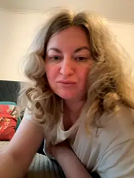 Snapshot of Amelia-Diamond chatting on November 30, 9:35 am Amelia-Diamond online show from November 30, 9:35 am