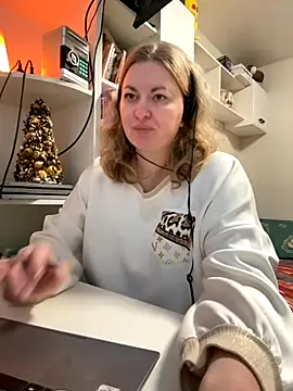 Snapshot of Amelia-Diamond chatting on December 5, 7:06 am Amelia-Diamond online show from December 5, 7:06 am