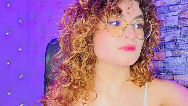 Snapshot of EmiliRouse_ chatting on October 30, 11:05 pm EmiliRouse  online show from October 30, 11:05 pm