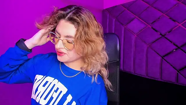 EmiliRouse  online show from January 7, 3:42 am