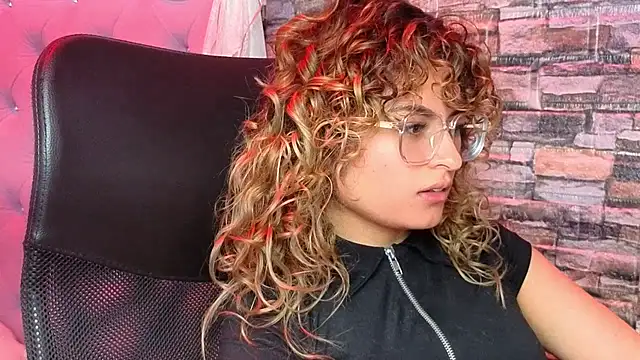 EmiliRouse  online show from January 9, 3:53 am