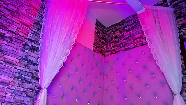 EmiliRouse  online show from February 3, 2:53 am