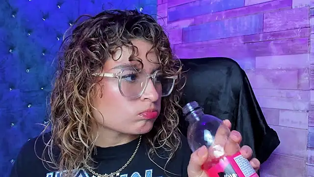 EmiliRouse  online show from February 11, 3:22 am