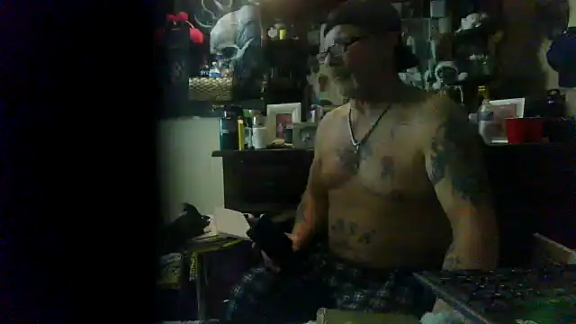 Snapshot of bigdaddyrooster chatting on February 24, 2:09 am bigdaddyrooster online show from February 24, 2:09 am