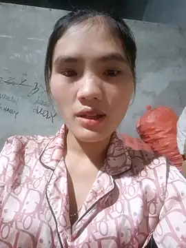Snapshot of mira-show chatting on October 24, 11:23 pm mira-show online show from October 24, 11:23 pm
