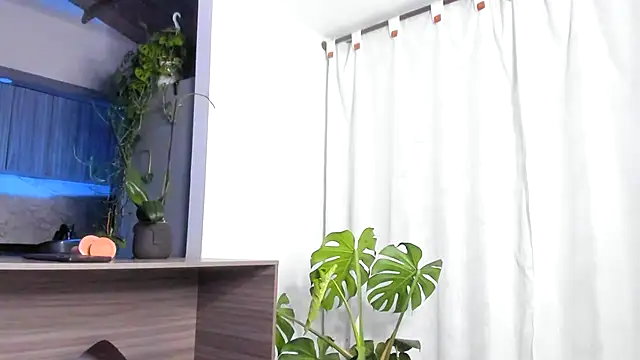 valeriahornier online show from May 7, 1:33 am