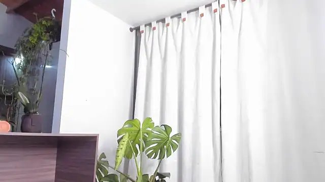 valeriahornier online show from May 7, 11:43 pm
