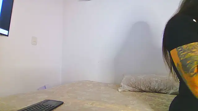valeriahornier online show from July 30, 11:04 pm