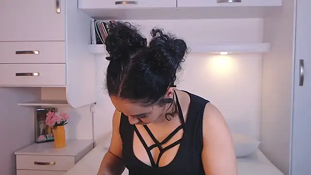 Snapshot of MartiRuis10 chatting on November 1, 12:12 am MartiRuis10 online show from November 1, 12:12 am