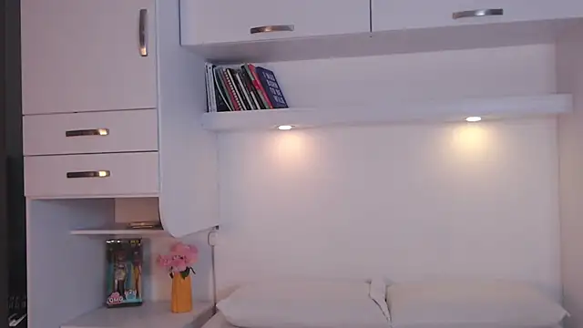 Snapshot of MartiRuis10 chatting on November 18, 10:14 pm MartiRuis10 online show from November 18, 10:14 pm