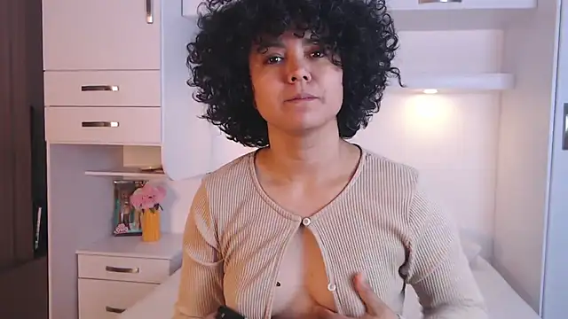 Snapshot of MartiRuis10 chatting on November 27, 8:44 pm MartiRuis10 online show from November 27, 8:44 pm