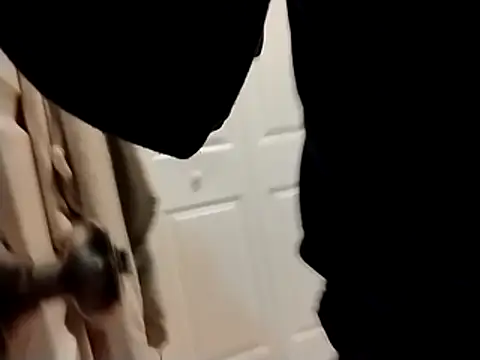 Snapshot of burby79 chatting on December 4, 7:28 am burby79 online show from December 4, 7:28 am