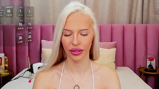 KailaCrystall online show from December 2, 1:33 am