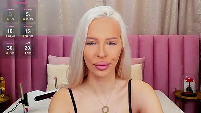 KailaCrystall online show from December 3, 1:46 am