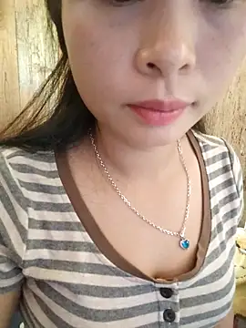 Snapshot of Squirrel-Pear chatting on November 8, 12:55 am Squirrel-Pear online show from November 8, 12:55 am