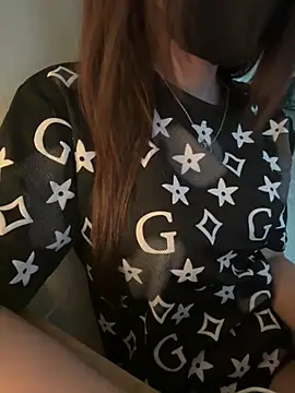 Snapshot of Bong-g chatting on April 5, 8:55 am Bong-g online show from April 5, 8:55 am