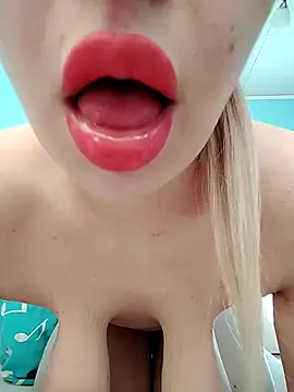 Snapshot of Loveyoudearxq chatting on November 15, 10:34 am Loveyoudearxq online show from November 15, 10:34 am