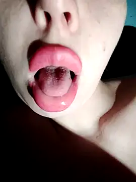 Snapshot of Loveyoudearxq chatting on November 17, 4:13 pm Loveyoudearxq online show from November 17, 4:13 pm