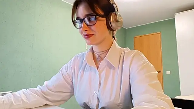 Snapshot of IcyKleys chatting on October 19, 12:39 pm IcyKleys online show from October 19, 12:39 pm