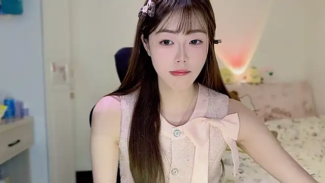 Onecutelittle online show from December 2, 1:55 am