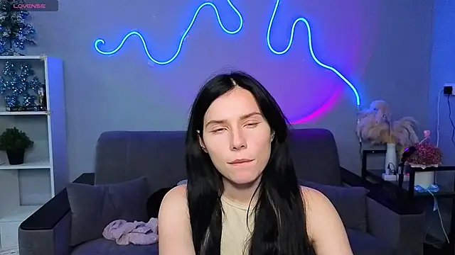 Mell Hyees online show from December 3, 6:06 pm