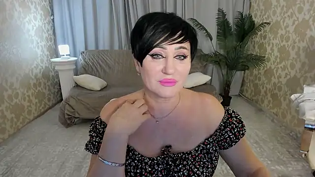 KiraTempt online show from January 8, 11:45 am