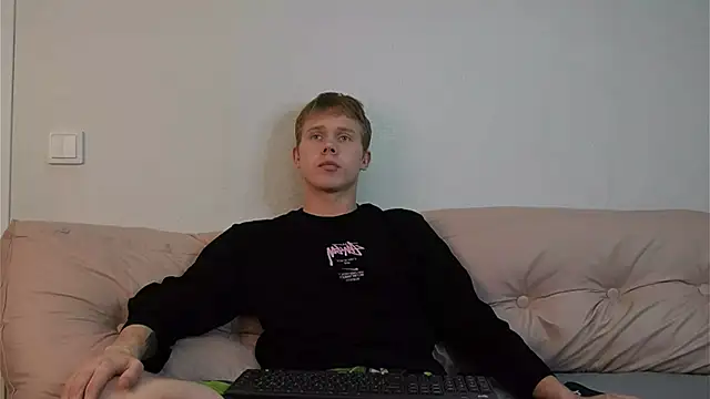 Snapshot of tvelweek chatting on November 10, 2:54 am tvelweek online show from November 10, 2:54 am