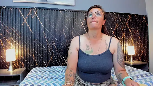 alice h4rt online show from November 8, 12:49 pm