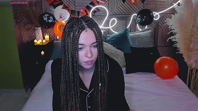 Snapshot of _HypeQueen_ chatting on October 19, 9:48 pm HypeQueen online show from October 19, 9:48 pm