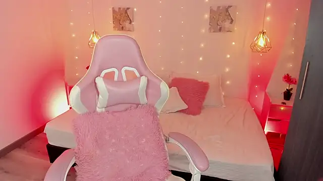 cherryvixen  online show from January 10, 10:58 pm