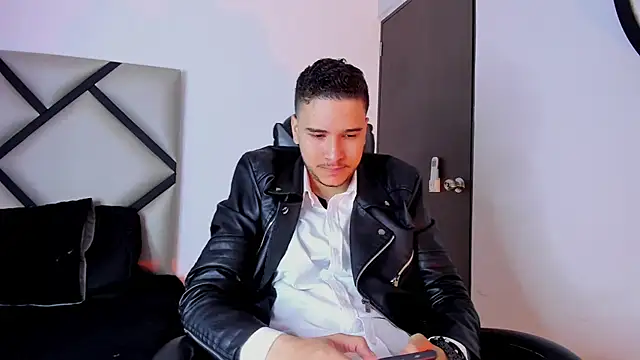 Snapshot of mike_257 chatting on October 27, 11:47 am mike 257 online show from October 27, 11:47 am