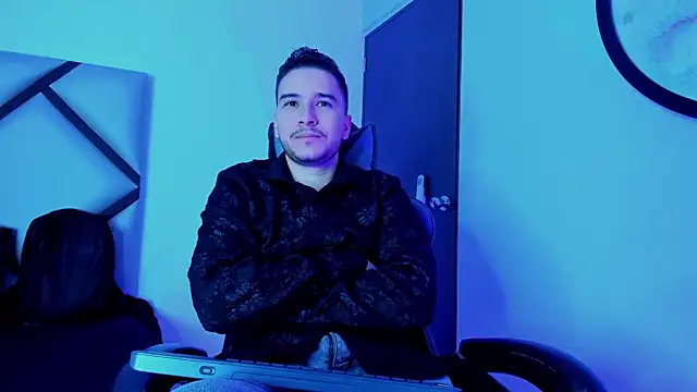 Snapshot of mike_257 chatting on October 28, 11:36 am mike 257 online show from October 28, 11:36 am