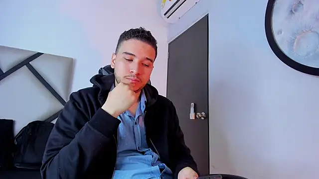 Snapshot of mike_257 chatting on October 29, 12:18 pm mike 257 online show from October 29, 12:18 pm