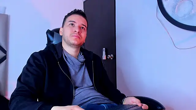 Snapshot of mike_257 chatting on November 6, 11:44 am mike 257 online show from November 6, 11:44 am