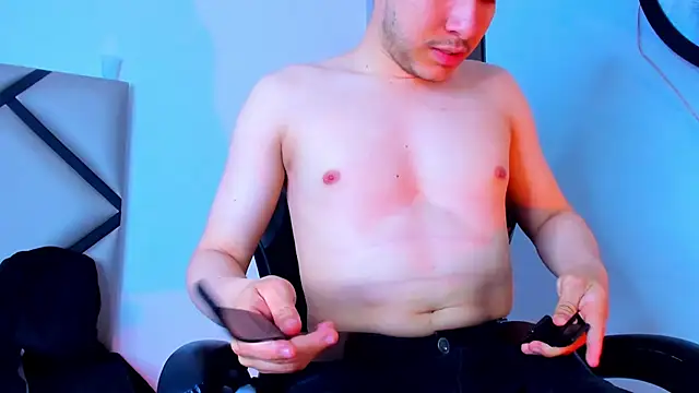 Snapshot of mike_257 chatting on November 7, 12:27 pm mike 257 online show from November 7, 12:27 pm