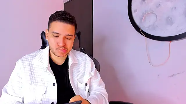 Snapshot of mike_257 chatting on November 11, 11:54 am mike 257 online show from November 11, 11:54 am