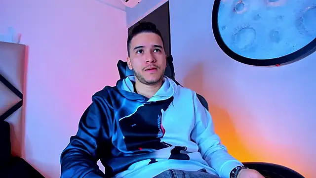 Snapshot of mike_257 chatting on November 22, 12:15 pm mike 257 online show from November 22, 12:15 pm