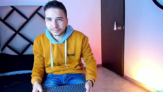 Snapshot of mike_257 chatting on November 27, 11:45 am mike 257 online show from November 27, 11:45 am