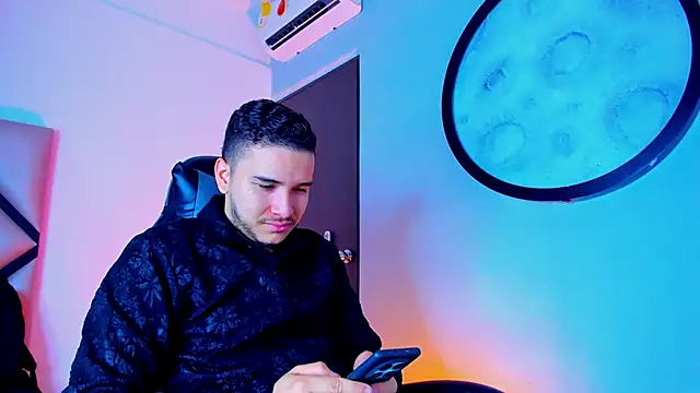 Snapshot of mike_257 chatting on November 29, 11:57 am mike 257 online show from November 29, 11:57 am